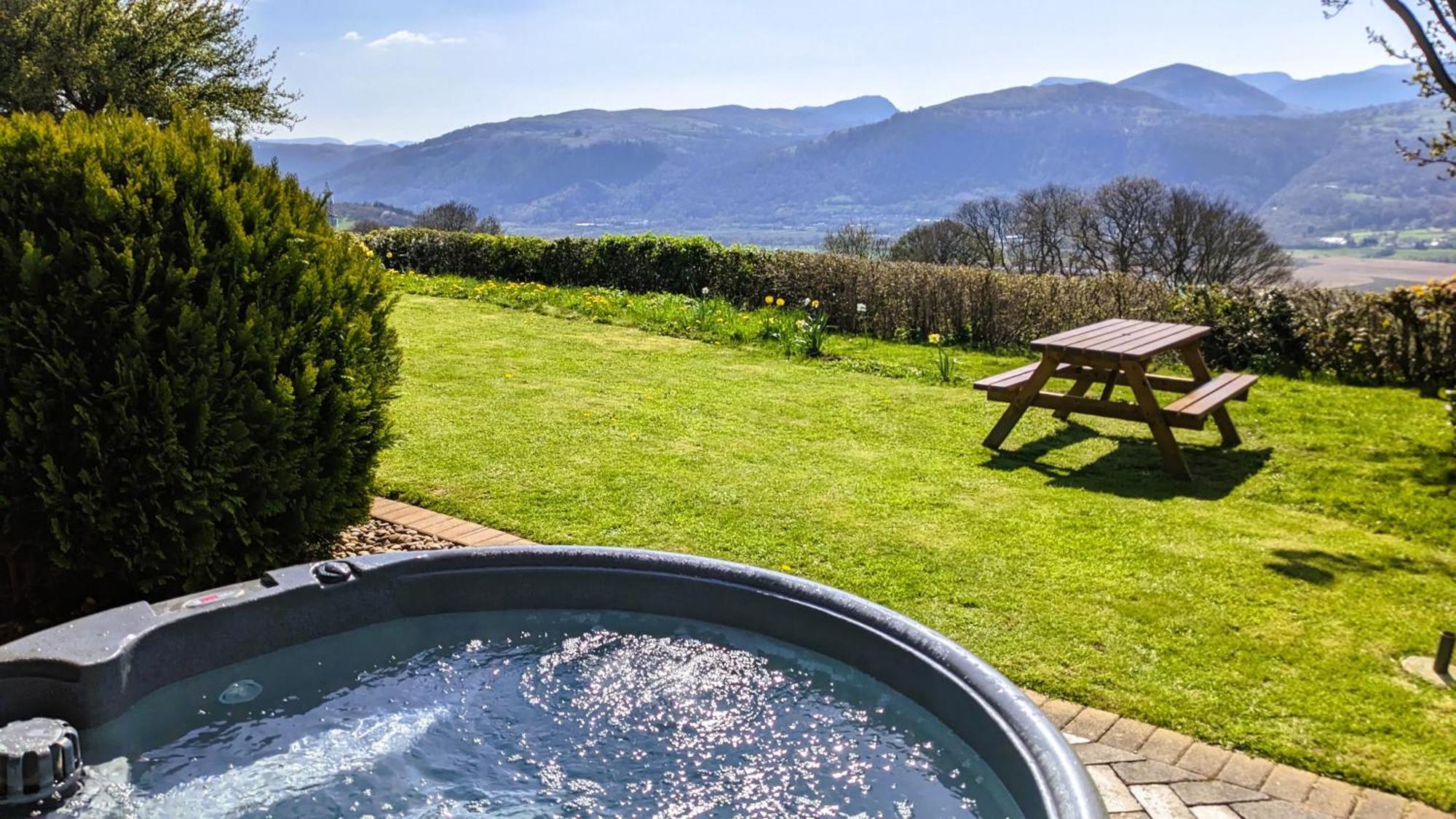 Laurel - Pet-Friendly Cottage With Indoor Pool, Hot Tub & Panoramic Snowdonia Views Colwyn Bay Exterior foto